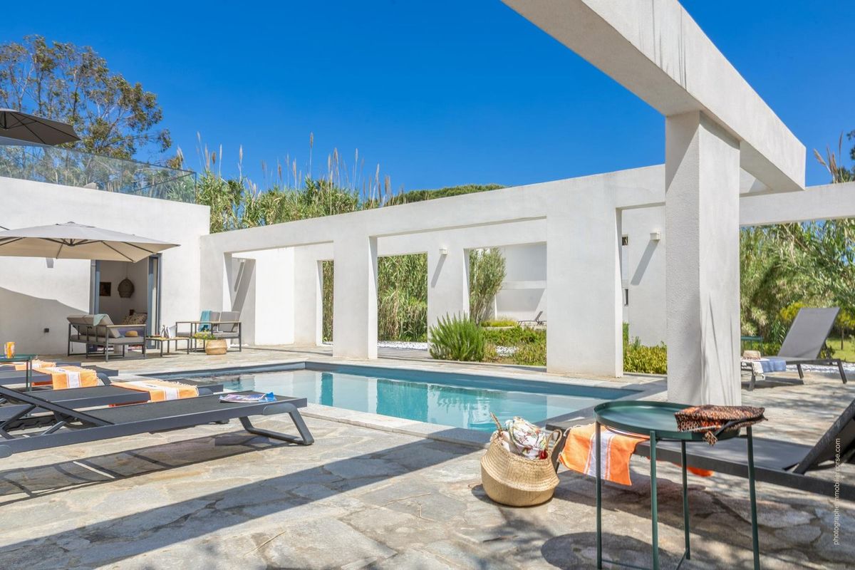 Villa U Bagnu, la piscine et la terrasse