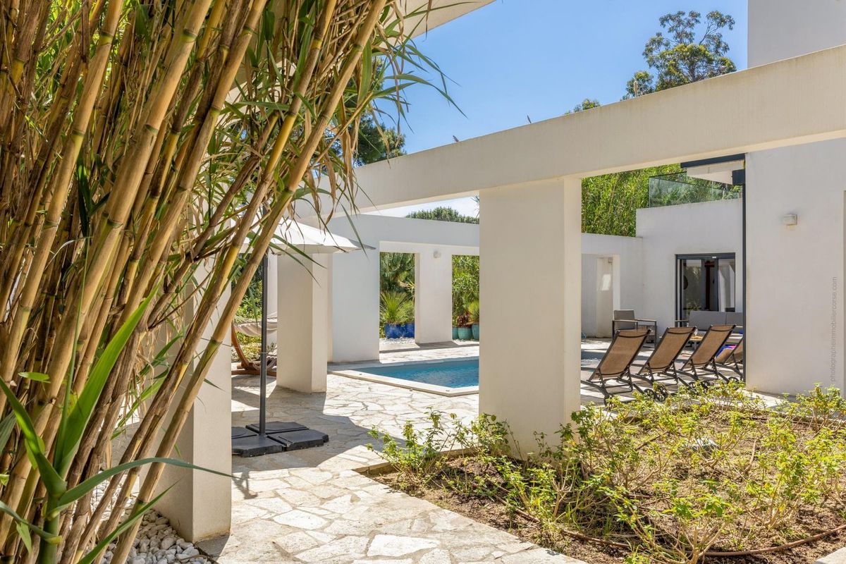 Villa U Magazinu, la piscine sous la pergola